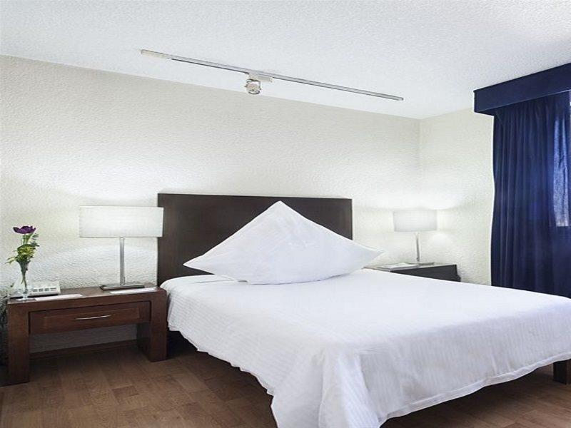 Exe Suites San Marino Mexico By Eksteriør billede A bedroom at the hotel