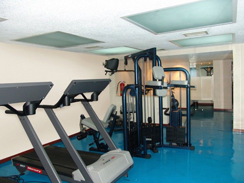 Exe Suites San Marino Mexico By Eksteriør billede The gym at the hotel