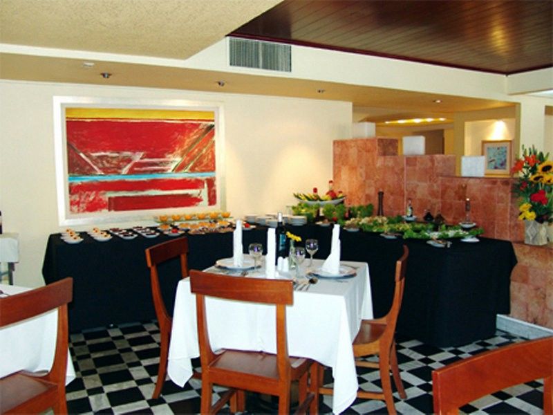 Exe Suites San Marino Mexico By Restaurant billede Restaurant in the hotel